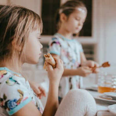 Meal Time Sucks When You Have Little Kids