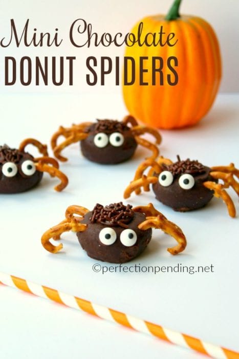 These mini chocolate donut spiders are the perfect Halloween treat idea for your class party, Halloween gathering, or for a fun halloween breakfast idea. They are SO easy to make - even your kids can make these kid friendly Halloween treats. #donutspiders #halloween #halloweentreat #cutehalloweentreatidea #Halloweenparty #halloweenfood #halloweendessert #halloweenbreakfast #spiderdonuts