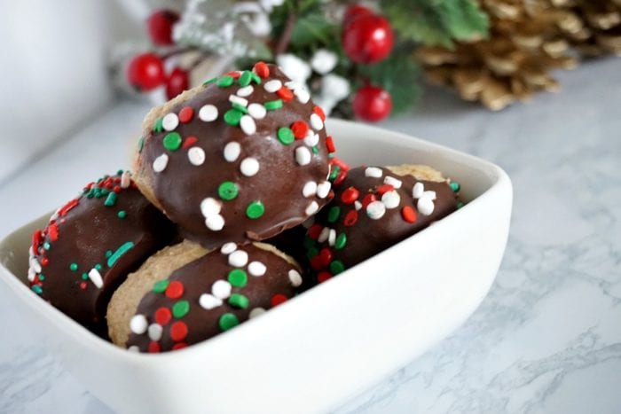 These peanut butter balls are the perfect no bake Christmas treat to give out to neighbors. They are a fast Christmas dessert idea that look festive, and combine the favorite flavors of peanut butter and chocolate. The best part, is that it is a Christmas treat idea that comes together in 30 minutes. #christmastreat #christmasdessert #neighborgifts #giftideas #peanutbutterballs #chocolateandpeanutbutter